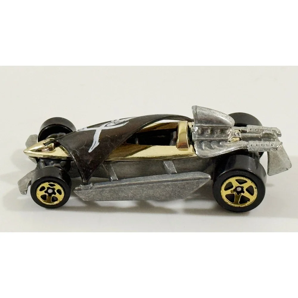 Hot Wheels Bon Voyage Diecast Car Kids 1:64 Silver Pirate Skull Ye Scurvy Dogs